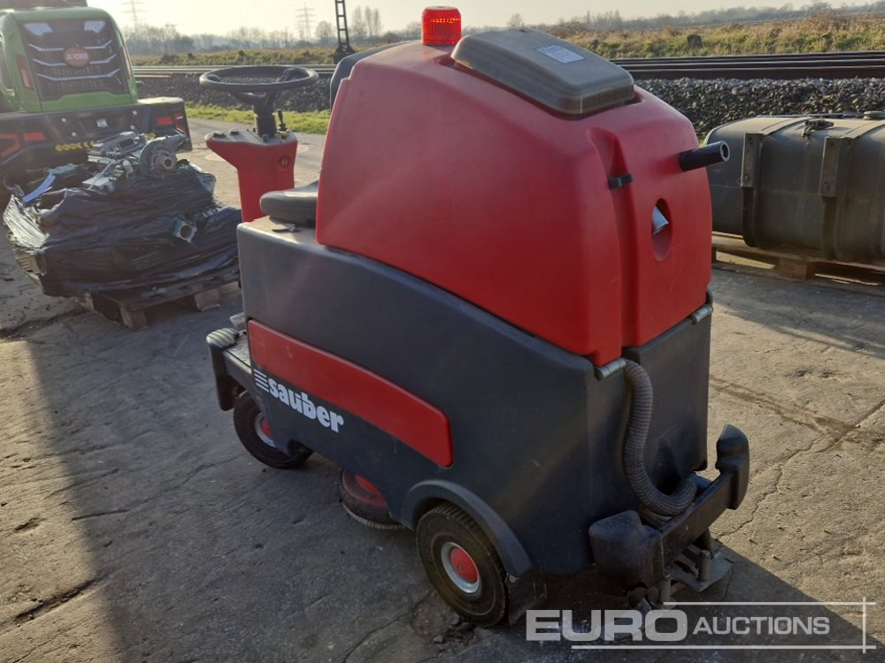 Cleanfix Ride On Hall Scrubbing Machine - معدات البناء: صور 3 Cleanfix Ride On Hall Scrubbing Machine - معدات البناء: صور 3