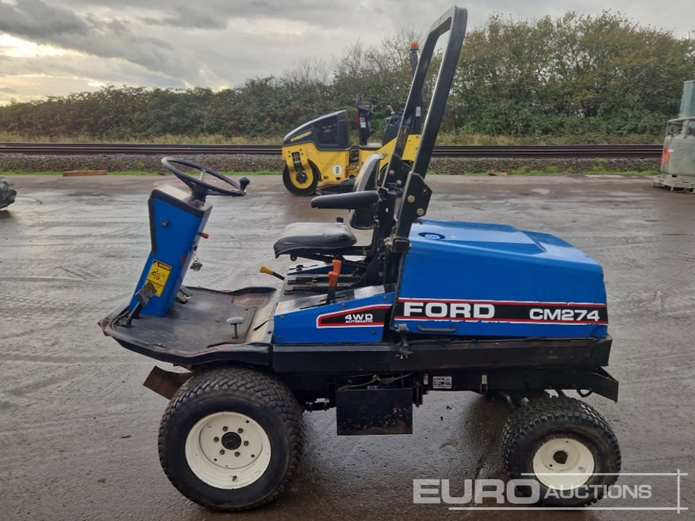 New Holland TM274 4WD Ride on Lawnmower, Roll Bar (No Cutting Deck) - جزازة المروج: صور 2 New Holland TM274 4WD Ride on Lawnmower, Roll Bar (No Cutting Deck) - جزازة المروج: صور 2