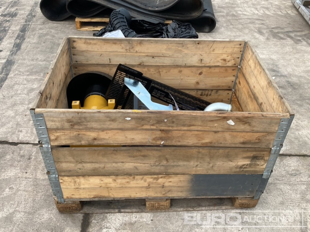 Pallet of Filter Housing, Pipe Work, Radiator to suit CAT (2 of) - قطع الغيار - آلات البناء: صور 3 Pallet of Filter Housing, Pipe Work, Radiator to suit CAT (2 of) - قطع الغيار - آلات البناء: صور 3