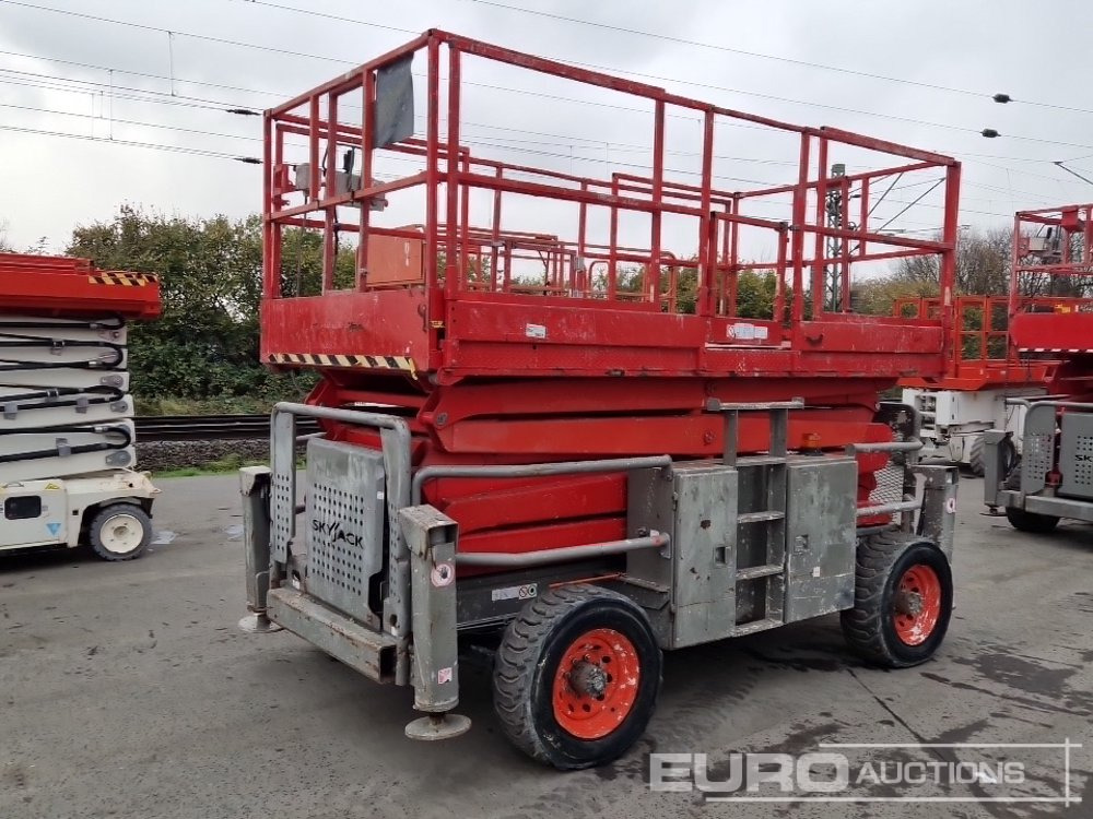 SkyJack SJ8841 - منصات هيدروليكية متنقلة: صور 1 SkyJack SJ8841 - منصات هيدروليكية متنقلة: صور 1