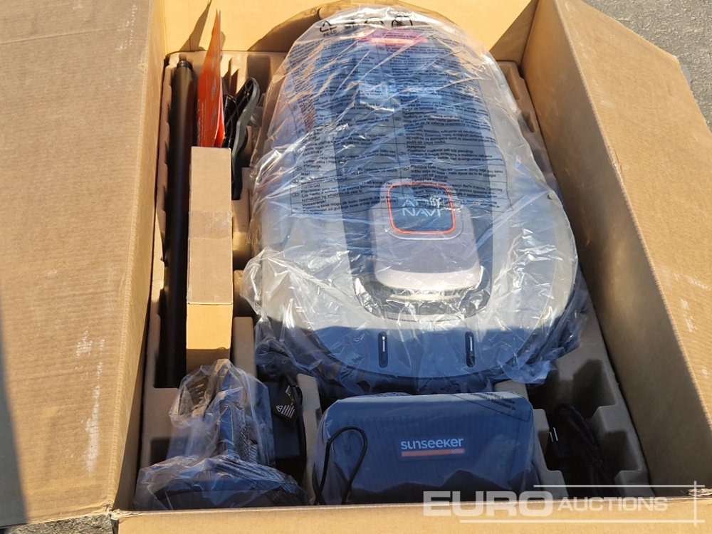 Unused SunSeeker X5 Robotic Lawnmower, 2,000m² - معدات البناء: صور 1 Unused SunSeeker X5 Robotic Lawnmower, 2,000m² - معدات البناء: صور 1