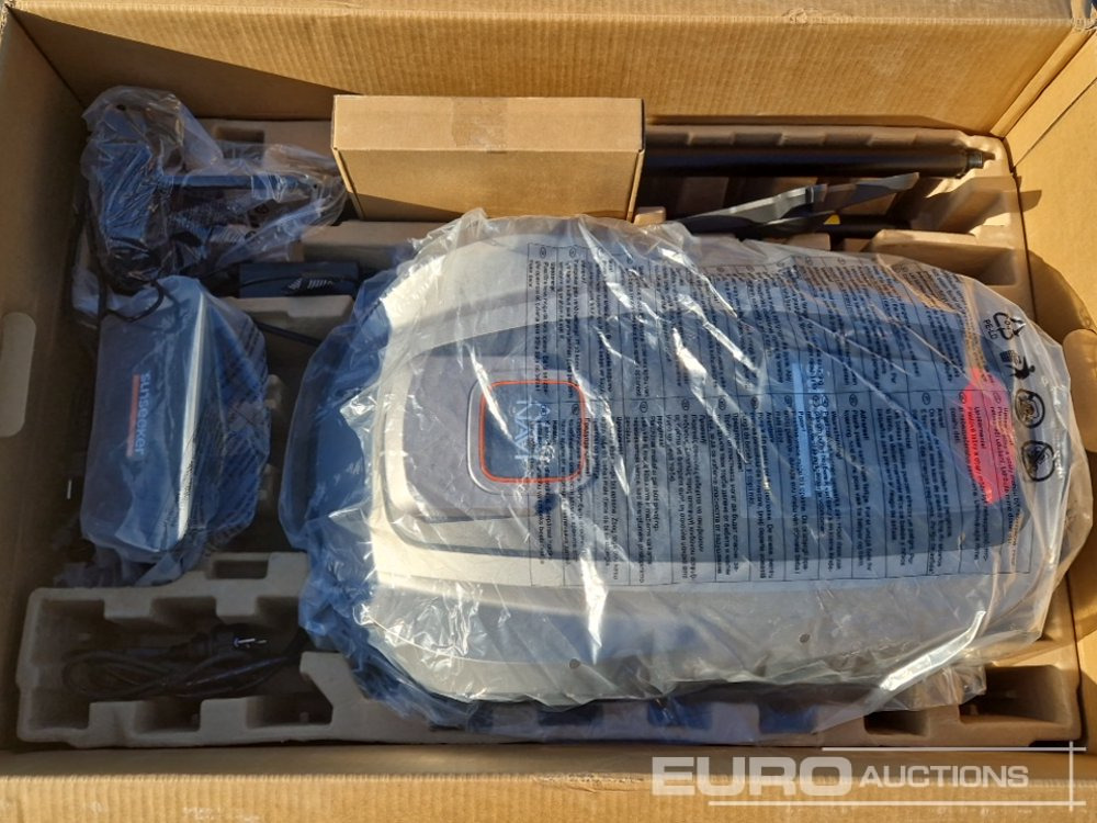 Unused SunSeeker X5 Robotic Lawnmower, 2,000m² - معدات البناء: صور 3 Unused SunSeeker X5 Robotic Lawnmower, 2,000m² - معدات البناء: صور 3