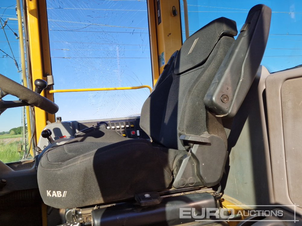 اللودر بعجل Volvo L70D: صور 25