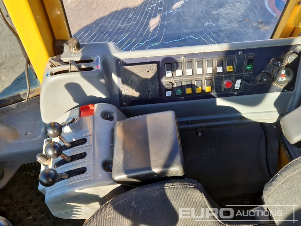 اللودر بعجل Volvo L70D: صور 26