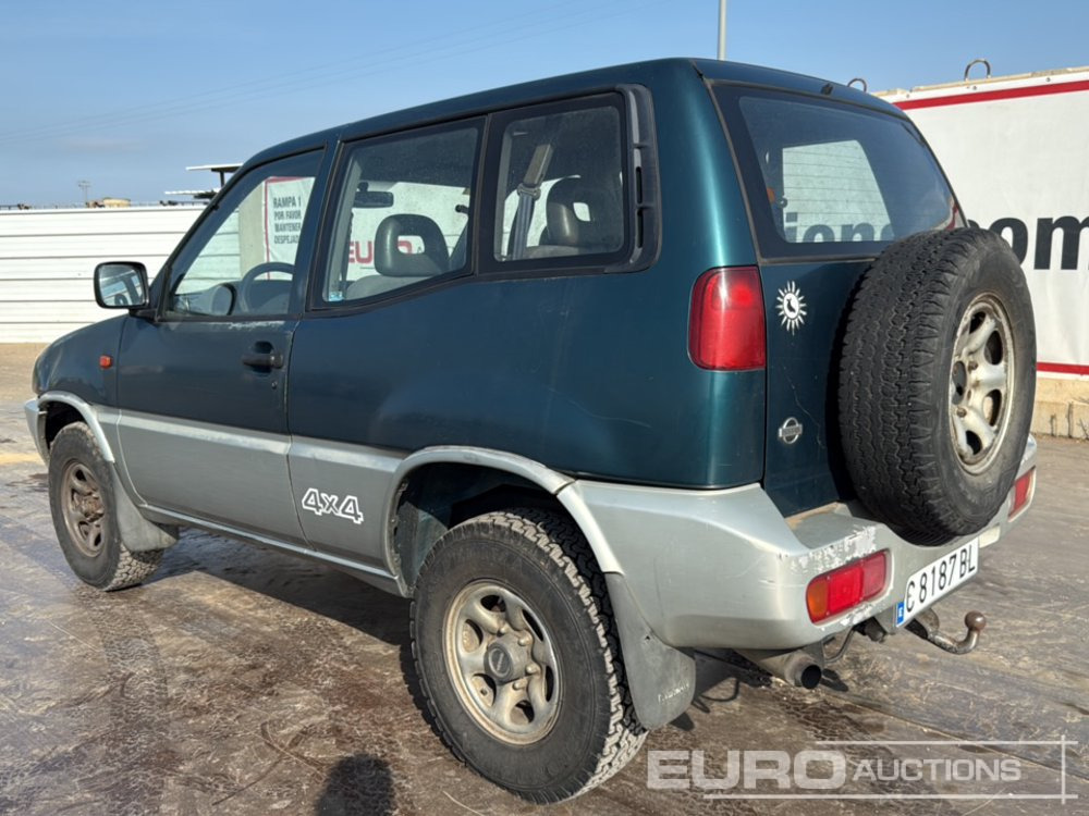 1995 Nissan Terrano II - سيارة دفع رباعي: صور 3 1995 Nissan Terrano II - سيارة دفع رباعي: صور 3