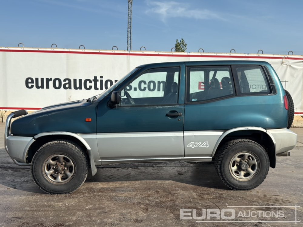 1995 Nissan Terrano II - سيارة دفع رباعي: صور 2 1995 Nissan Terrano II - سيارة دفع رباعي: صور 2