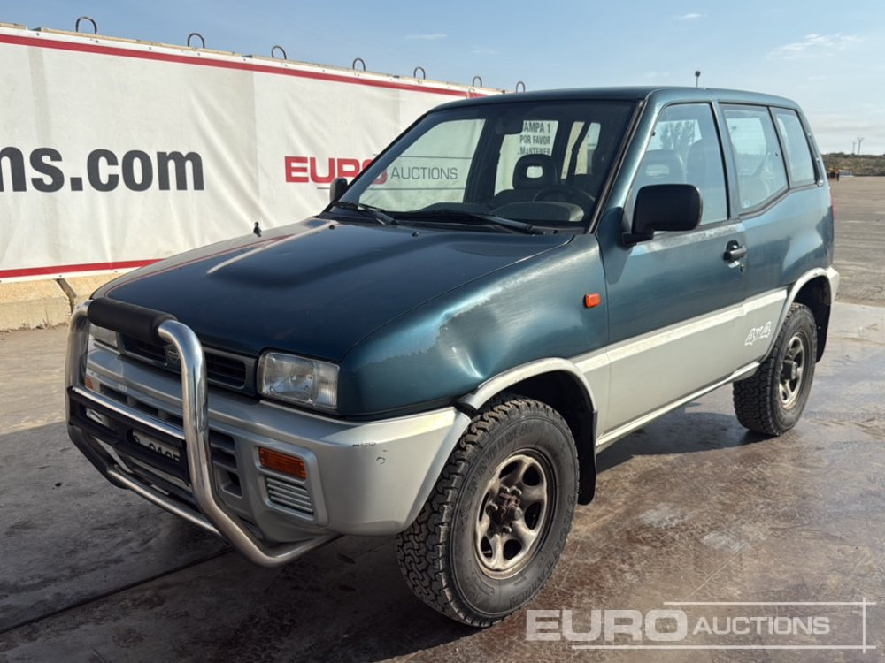 1995 Nissan Terrano II - سيارة دفع رباعي: صور 1 1995 Nissan Terrano II - سيارة دفع رباعي: صور 1