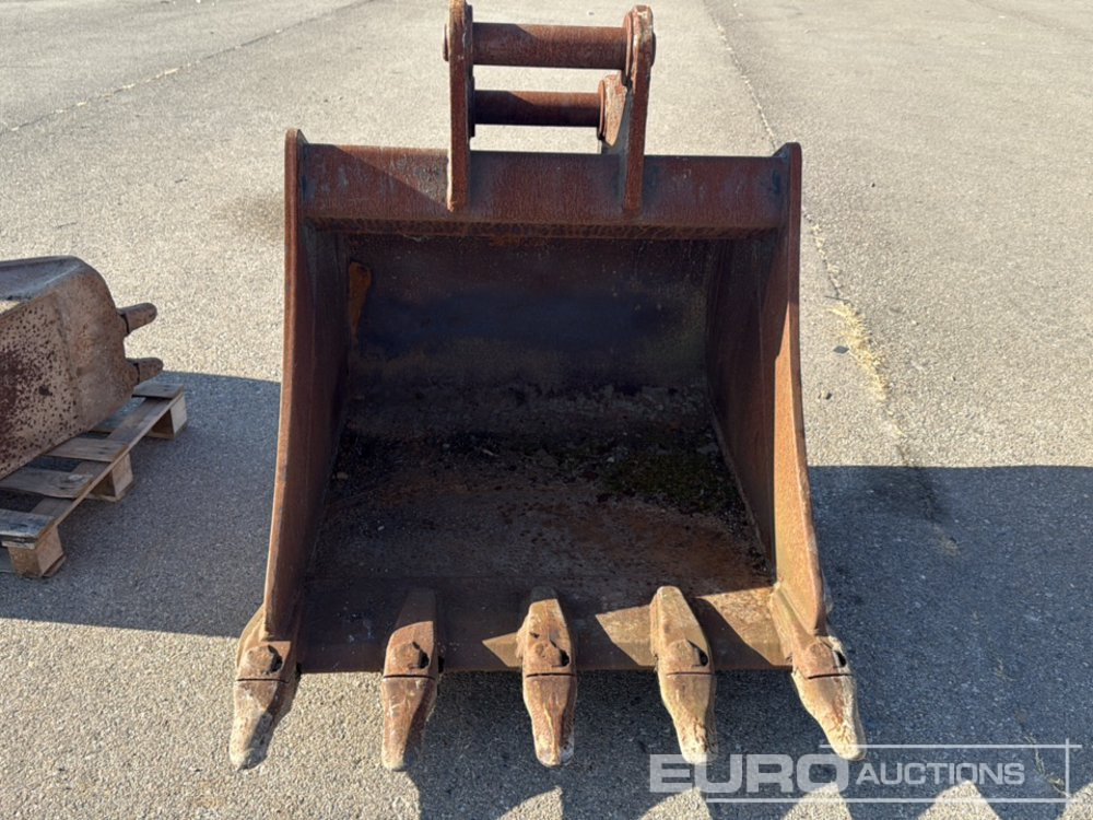 42" Digging Bucket to suit Backhoe Loader - بكت: صور 5 42" Digging Bucket to suit Backhoe Loader - بكت: صور 5