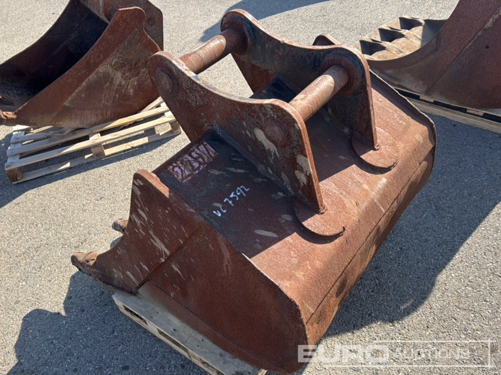 42" Digging Bucket to suit Backhoe Loader - بكت: صور 3 42" Digging Bucket to suit Backhoe Loader - بكت: صور 3