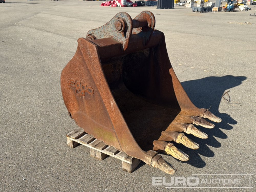 44" Digging Bucket to suit Backhoe Loader - بكت: صور 2 44" Digging Bucket to suit Backhoe Loader - بكت: صور 2