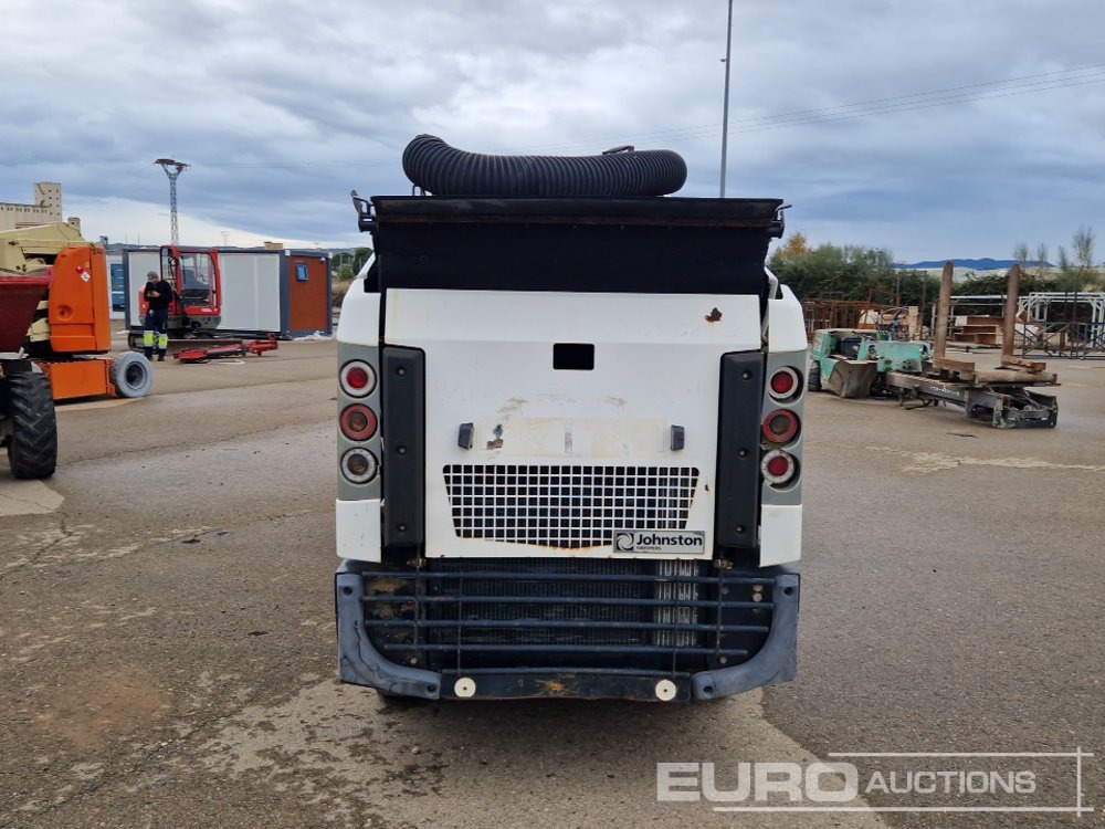 Johnston 142A 101T - سياره كنس شوارع: صور 4 Johnston 142A 101T - سياره كنس شوارع: صور 4