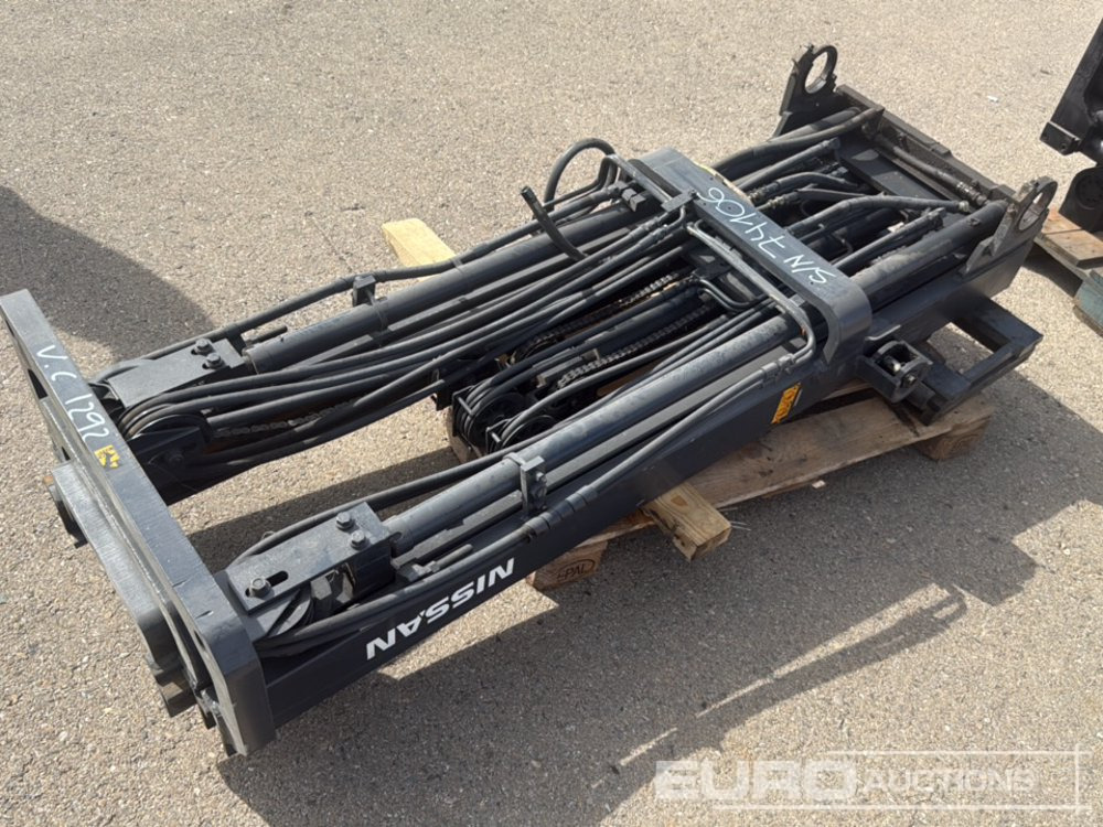 Nissan 3 Lift Mast to suit Forklift - ملحقات - رافعة شوكية: صور 1 Nissan 3 Lift Mast to suit Forklift - ملحقات - رافعة شوكية: صور 1