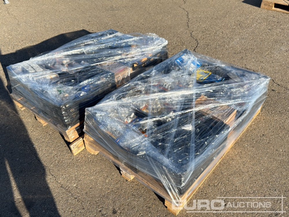 Pallet of Paint Rollers, Bolts, Colier-Clip pour tube - معدات البناء: صور 4 Pallet of Paint Rollers, Bolts, Colier-Clip pour tube - معدات البناء: صور 4