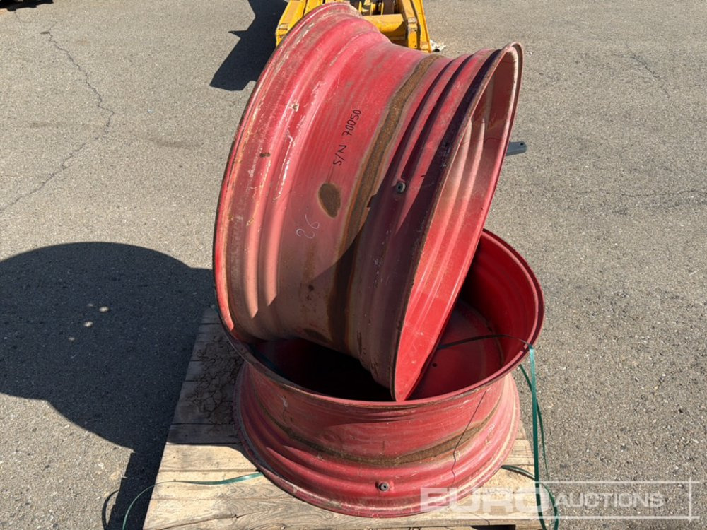 Pallet with 48'' 8-Lug Rims (2 of) - الإطارات: صور 4 Pallet with 48'' 8-Lug Rims (2 of) - الإطارات: صور 4