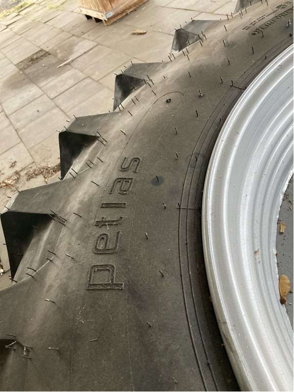 Amazone Komplettrad 520/85R42 2x - آلة الرش: صور 2 Amazone Komplettrad 520/85R42 2x - آلة الرش: صور 2