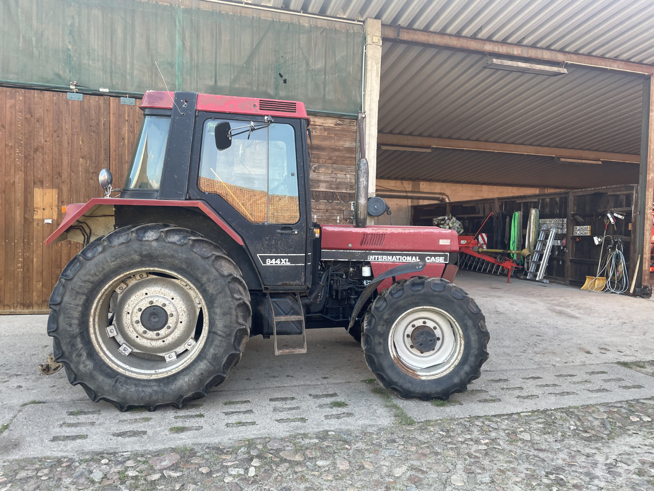 Case IH 844 - جرار: صور 1 Case IH 844 - جرار: صور 1