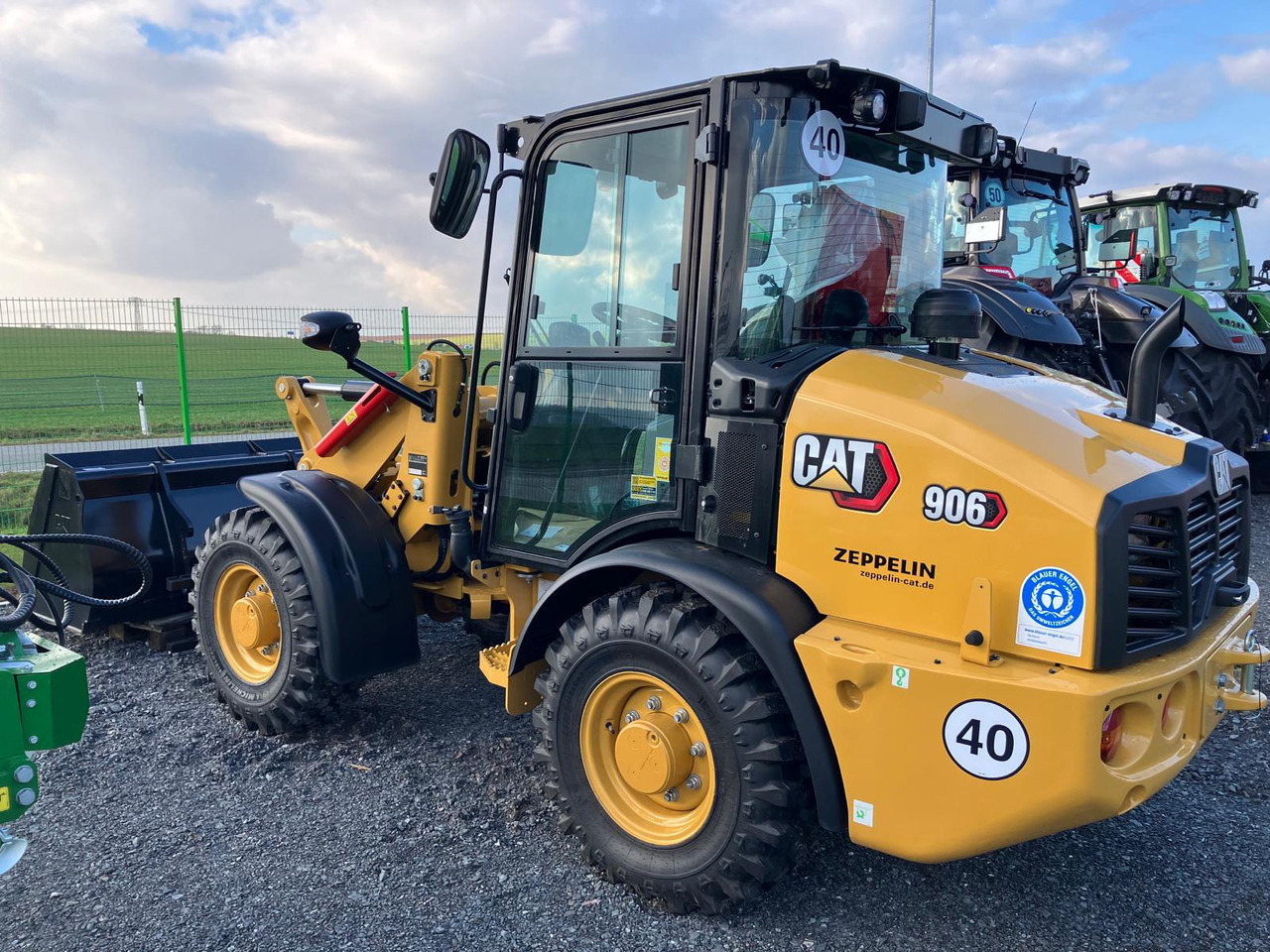Caterpillar 906 - اللودر بعجل: صور 2 Caterpillar 906 - اللودر بعجل: صور 2