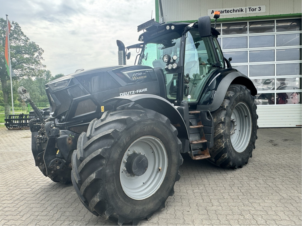 Deutz-Fahr Agrotron 7250 TTV - جرار: صور 1 Deutz-Fahr Agrotron 7250 TTV - جرار: صور 1