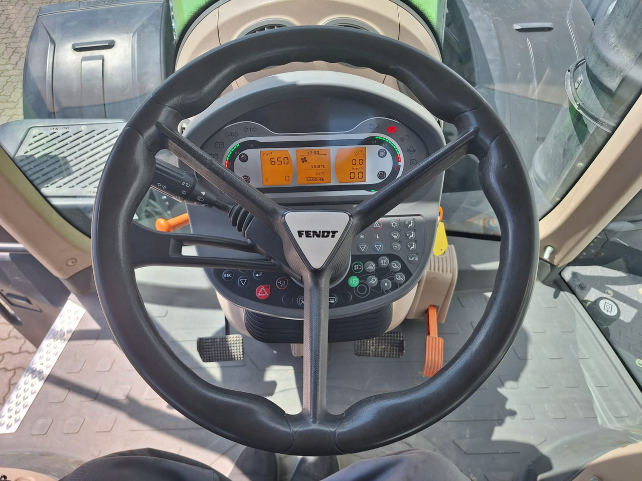 Fendt 1042 Vario S4 ProfiPlus - جرار: صور 3 Fendt 1042 Vario S4 ProfiPlus - جرار: صور 3