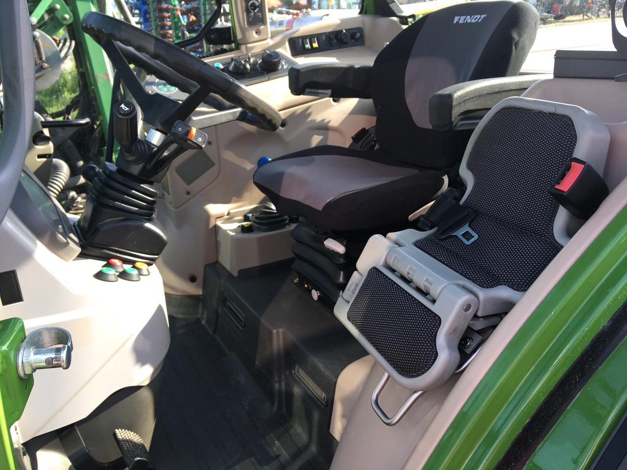 Fendt 211 Vario - جرار: صور 5 Fendt 211 Vario - جرار: صور 5