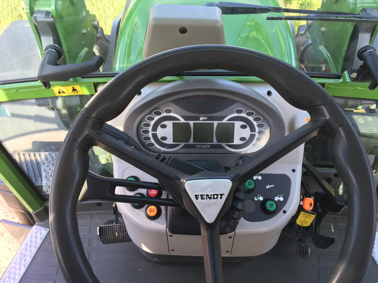 Fendt 211 Vario - جرار: صور 2 Fendt 211 Vario - جرار: صور 2