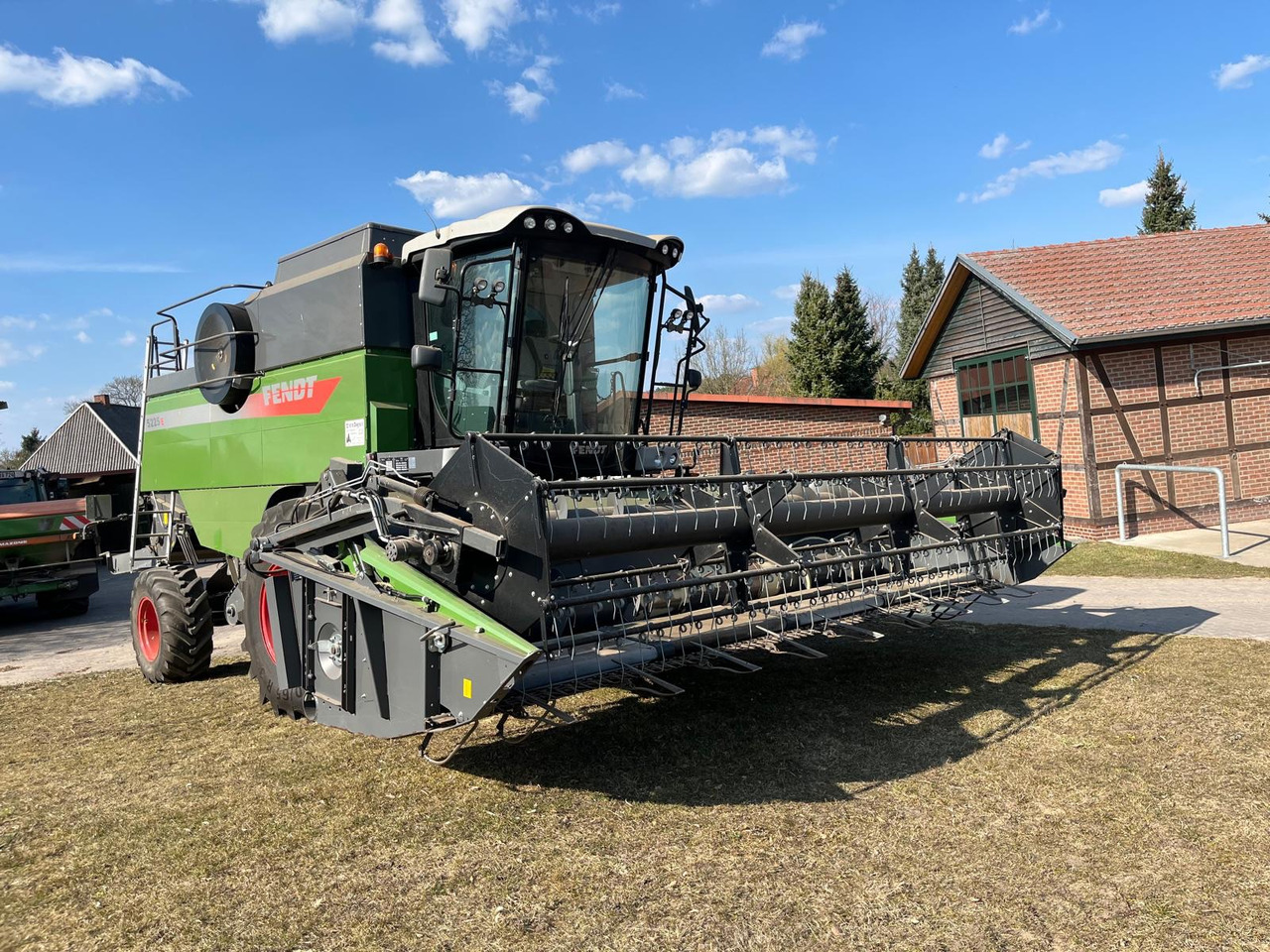 Fendt 5225 E 5,50m PowerFlow Schneiwerk - حصادة شاملة: صور 1 Fendt 5225 E 5,50m PowerFlow Schneiwerk - حصادة شاملة: صور 1