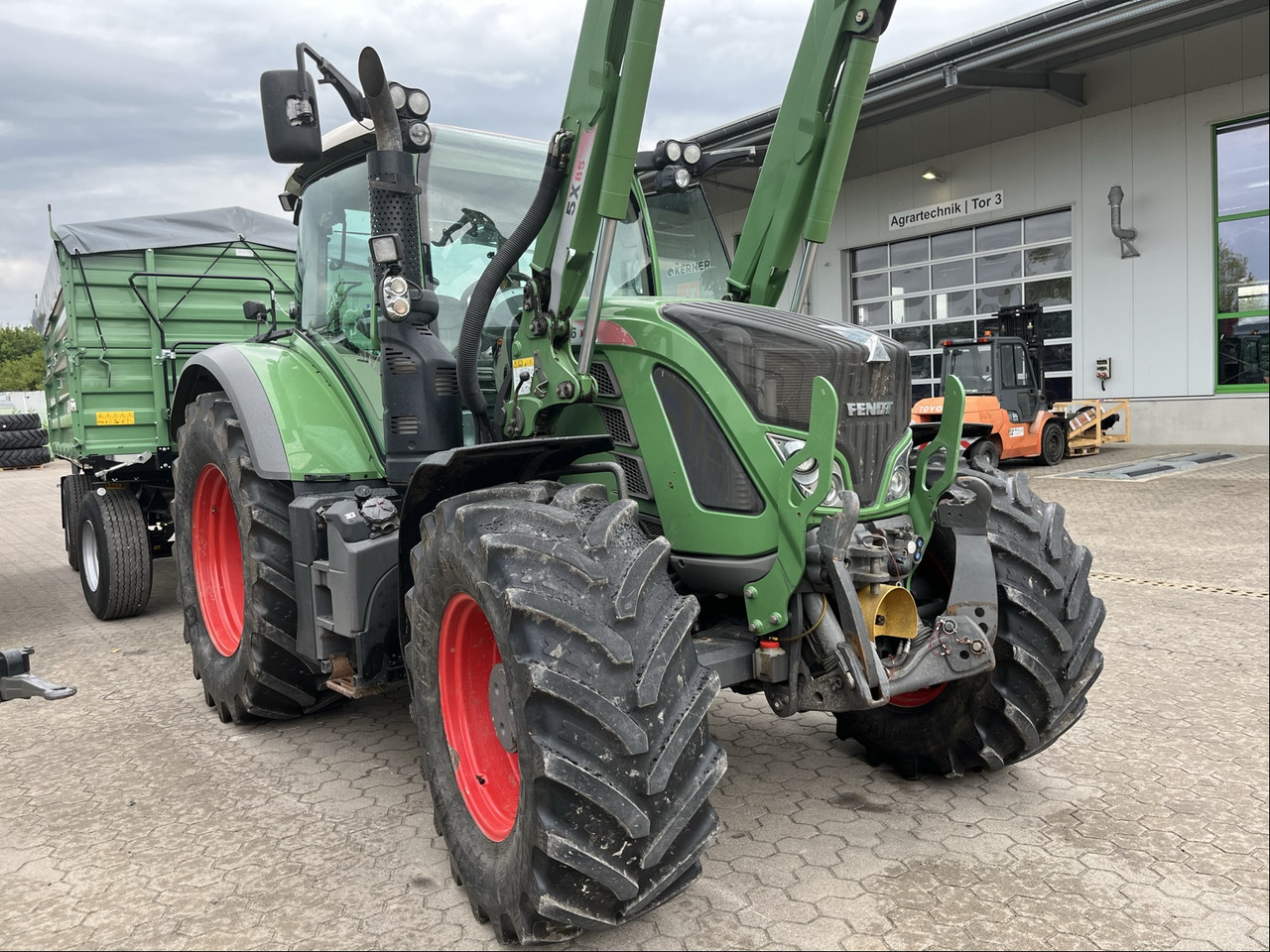 Fendt 716 Vario S4 - جرار: صور 1 Fendt 716 Vario S4 - جرار: صور 1