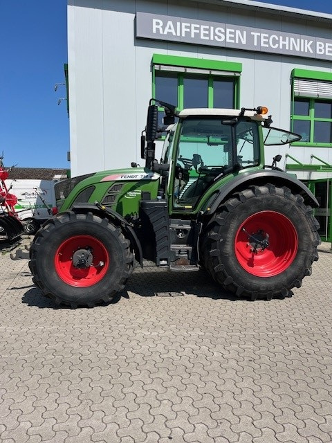 Fendt 718 Vario S4 - جرار: صور 1 Fendt 718 Vario S4 - جرار: صور 1