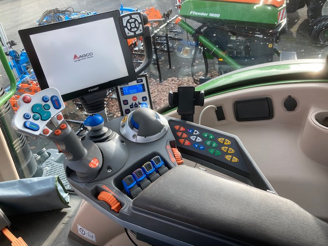 Fendt 720 Vario S4 Profi - جرار: صور 4 Fendt 720 Vario S4 Profi - جرار: صور 4