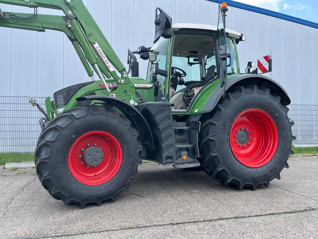 Fendt 724 Vario Gen6 ProfiPlus - جرار: صور 1 Fendt 724 Vario Gen6 ProfiPlus - جرار: صور 1