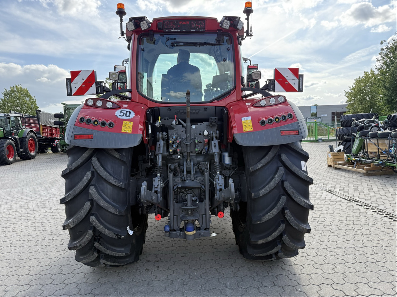 Fendt 724 Vario Gen6 ProfiPlus - جرار: صور 2 Fendt 724 Vario Gen6 ProfiPlus - جرار: صور 2