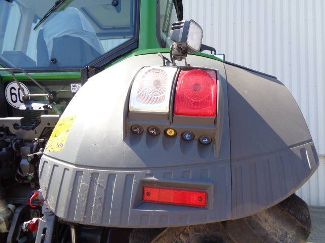 جرار Fendt 824 Vario S4 ProfiPlus: صور 9