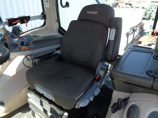 جرار Fendt 824 Vario S4 ProfiPlus: صور 7