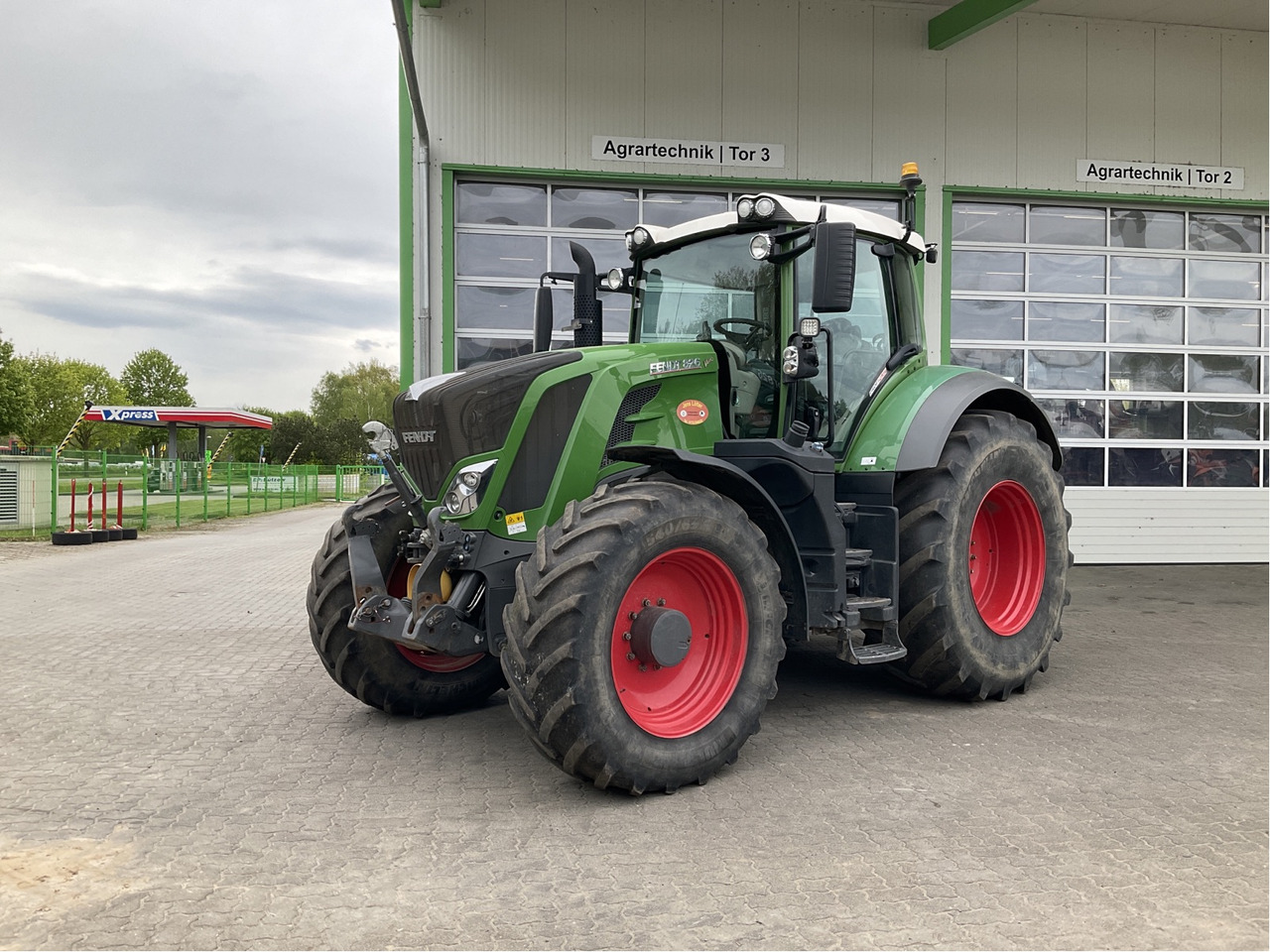 Fendt 826 Vario S4 - جرار: صور 1 Fendt 826 Vario S4 - جرار: صور 1