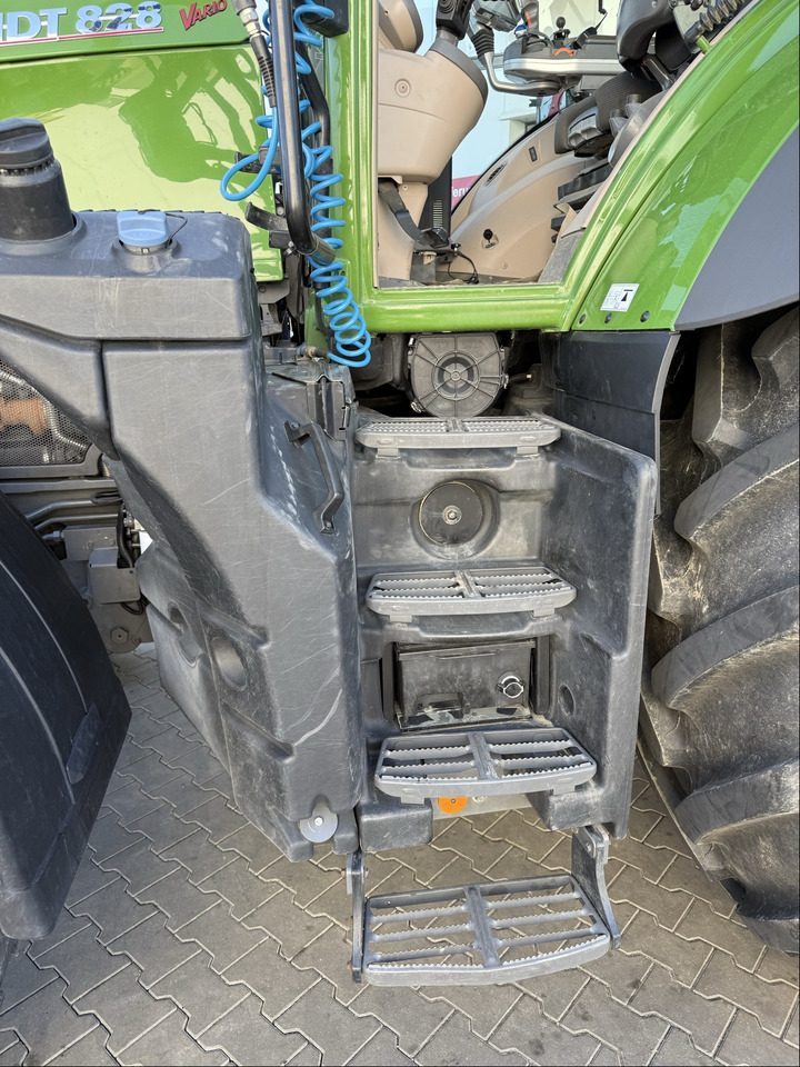 Fendt 828 Vario ProfiPlus Motor NEU - جرار: صور 3 Fendt 828 Vario ProfiPlus Motor NEU - جرار: صور 3