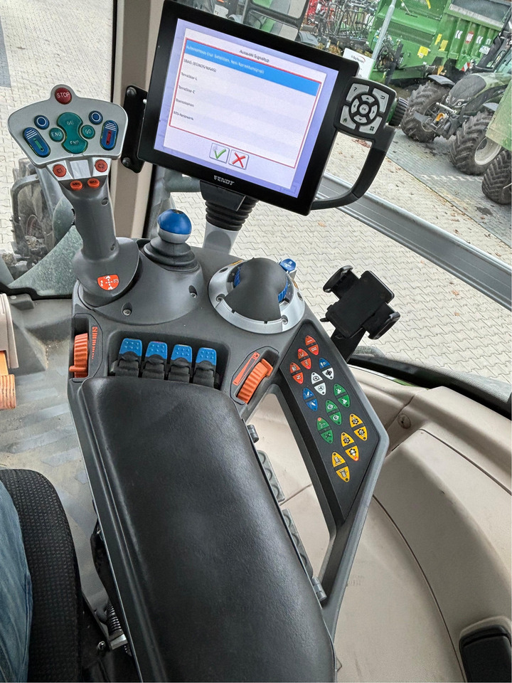 Fendt 828 Vario S4 Profi Plus - جرار: صور 4 Fendt 828 Vario S4 Profi Plus - جرار: صور 4