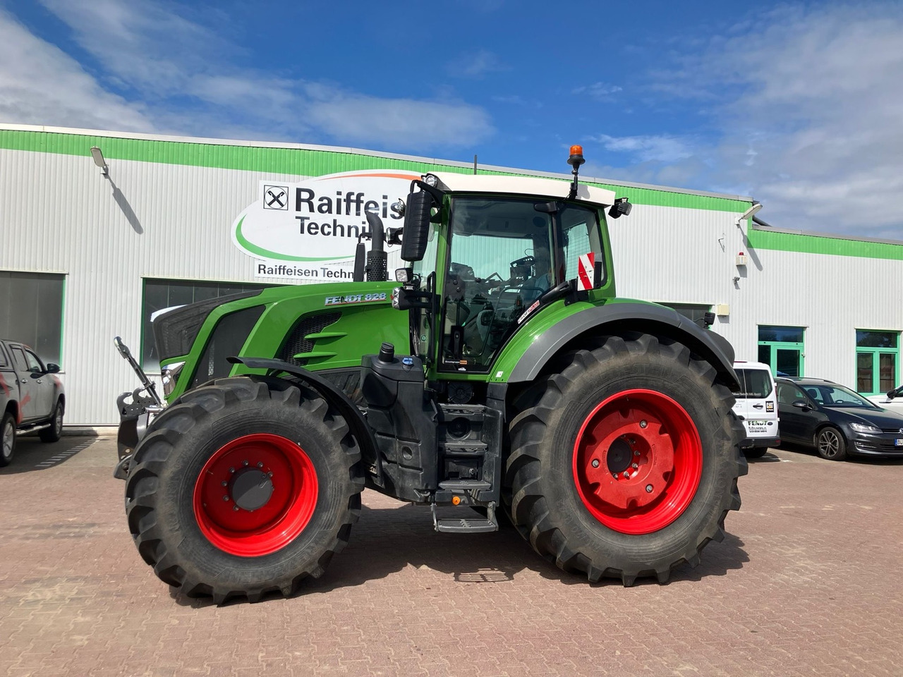 Fendt 828 Vario S4 Profi Plus - جرار: صور 1 Fendt 828 Vario S4 Profi Plus - جرار: صور 1