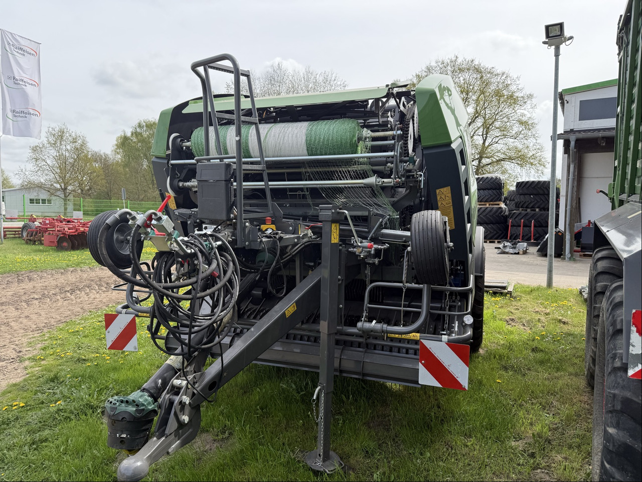 Fendt Press-Wickelkombi Rotana 130 F - مكبس البالات المستطيله: صور 4 Fendt Press-Wickelkombi Rotana 130 F - مكبس البالات المستطيله: صور 4