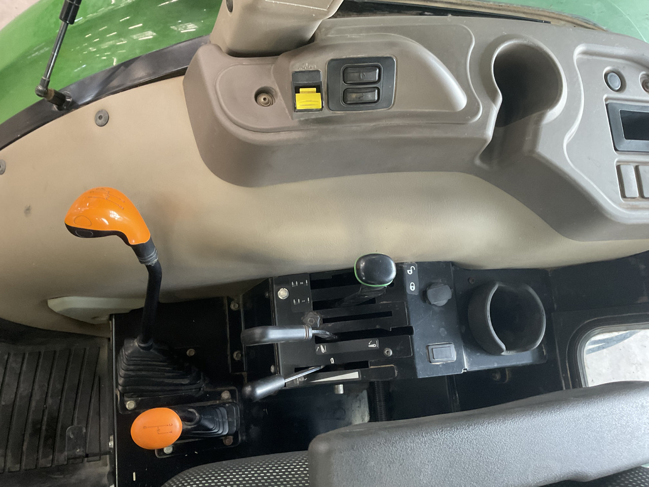 John Deere 5055 E - جرار: صور 3 John Deere 5055 E - جرار: صور 3