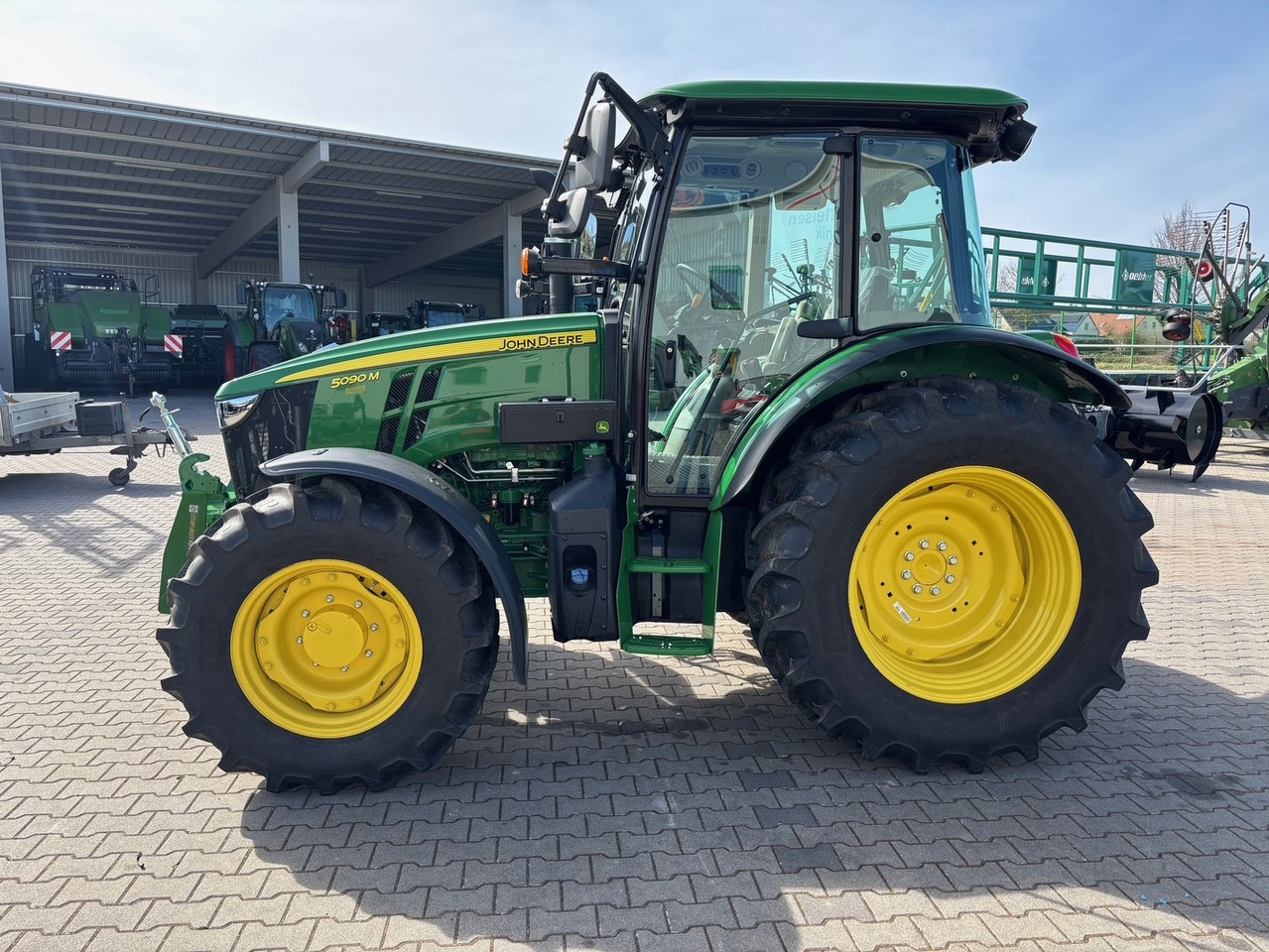 John Deere 5090M - جرار: صور 1 John Deere 5090M - جرار: صور 1