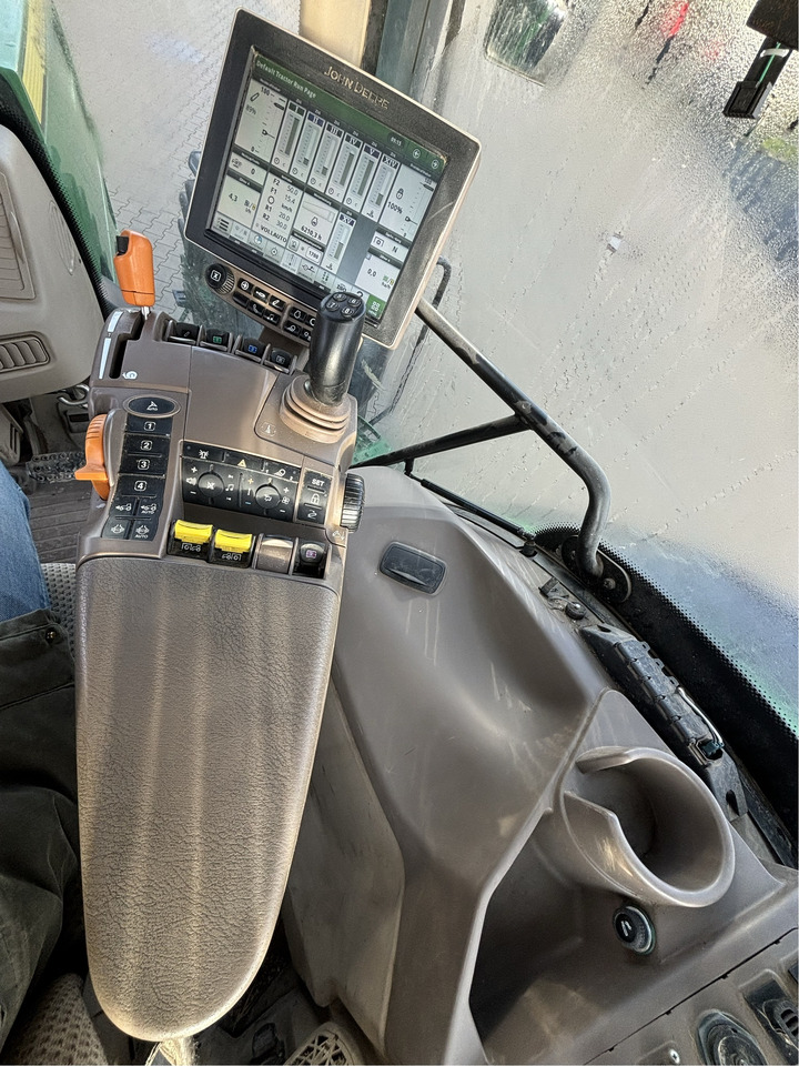 John Deere 6215R - جرار: صور 3 John Deere 6215R - جرار: صور 3