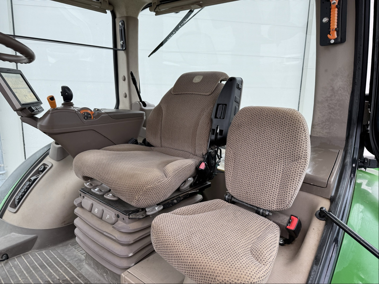 John Deere 8320 R E23 - جرار: صور 2 John Deere 8320 R E23 - جرار: صور 2