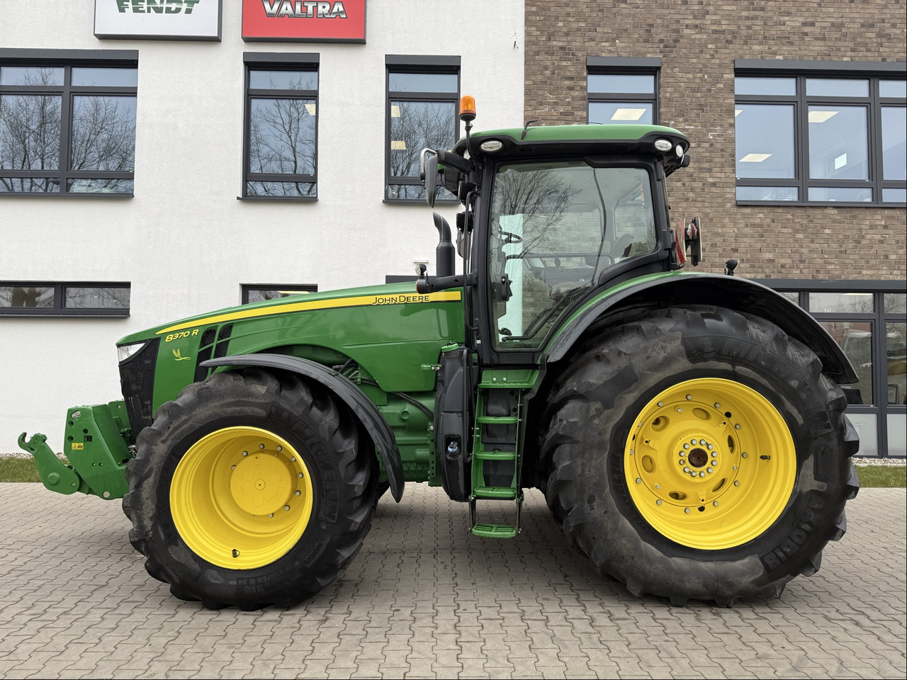 جرار John Deere 8370 R: صور 6