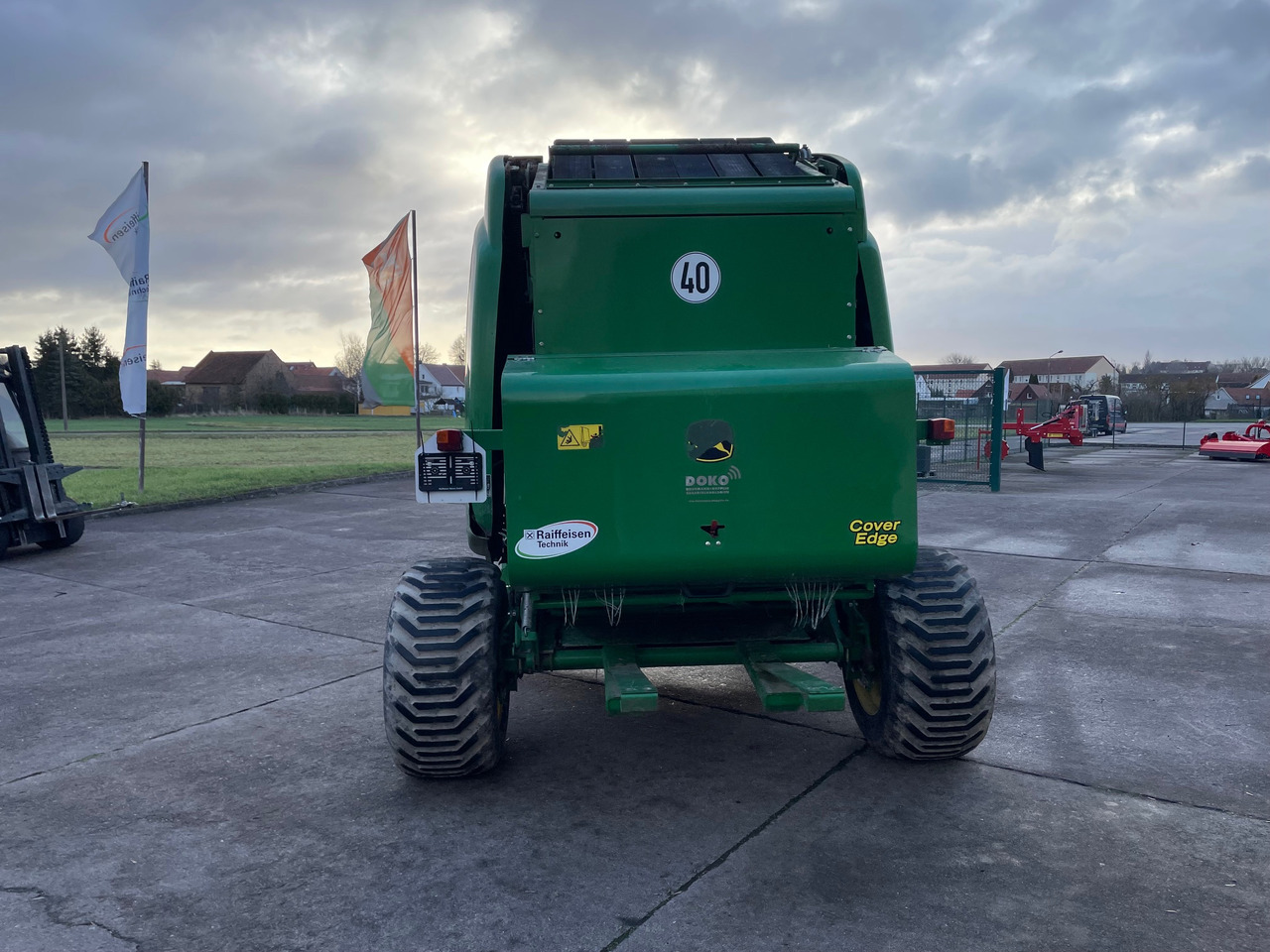 John Deere 864 Rundballenpresse - معدات القش: صور 4 John Deere 864 Rundballenpresse - معدات القش: صور 4