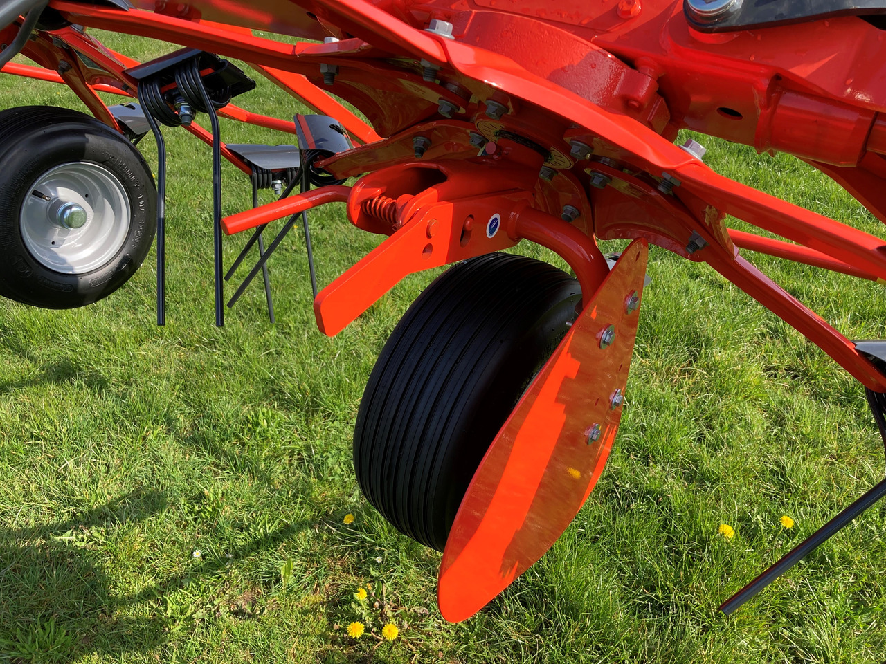 Kuhn GF 13003T Giroheuer - لمّامَة القش: صور 3 Kuhn GF 13003T Giroheuer - لمّامَة القش: صور 3