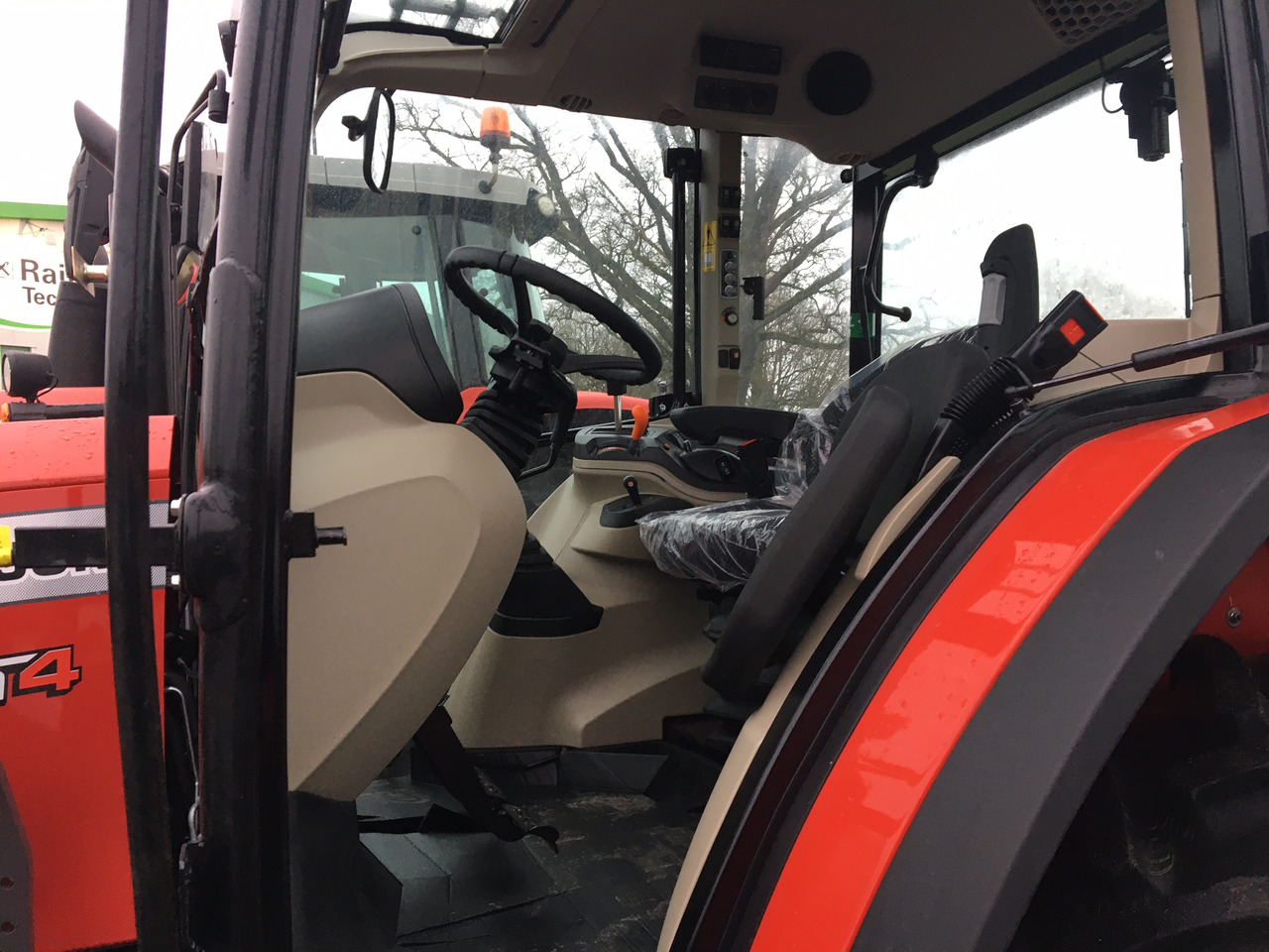Massey Ferguson 5711 M Dyna-4 4WD Essent - جرار: صور 4 Massey Ferguson 5711 M Dyna-4 4WD Essent - جرار: صور 4