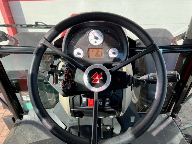 Massey Ferguson 5712 M 4WD Cab Essential - جرار: صور 5 Massey Ferguson 5712 M 4WD Cab Essential - جرار: صور 5