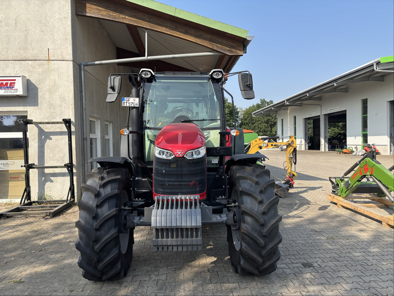 Massey Ferguson 5712M 4WD Cab Essential - جرار: صور 5 Massey Ferguson 5712M 4WD Cab Essential - جرار: صور 5