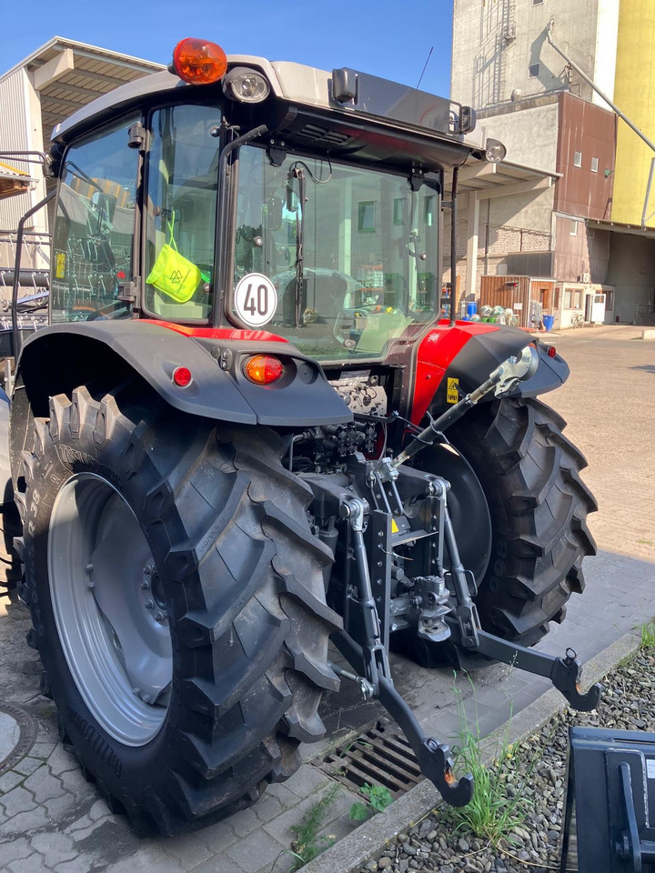 Massey Ferguson 5713 M 4WD Cab Essential - جرار: صور 4 Massey Ferguson 5713 M 4WD Cab Essential - جرار: صور 4