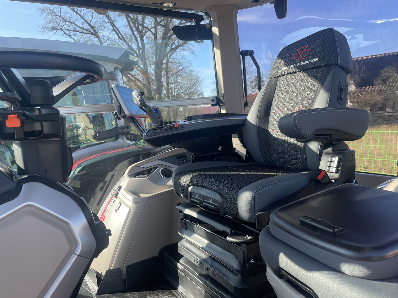 Massey Ferguson 8S.245 Dyna-VT EXCLUSIVE - جرار: صور 4 Massey Ferguson 8S.245 Dyna-VT EXCLUSIVE - جرار: صور 4